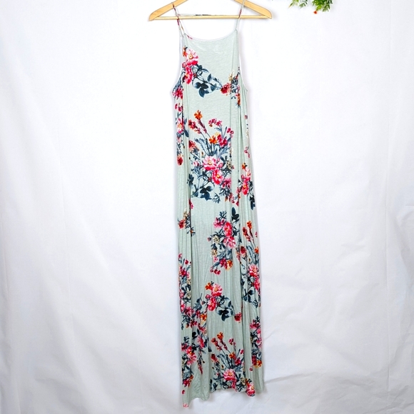 FINAL SALE 🆕🌿FLORAL MAXI DRESS🌿 - Picture 2 of 6